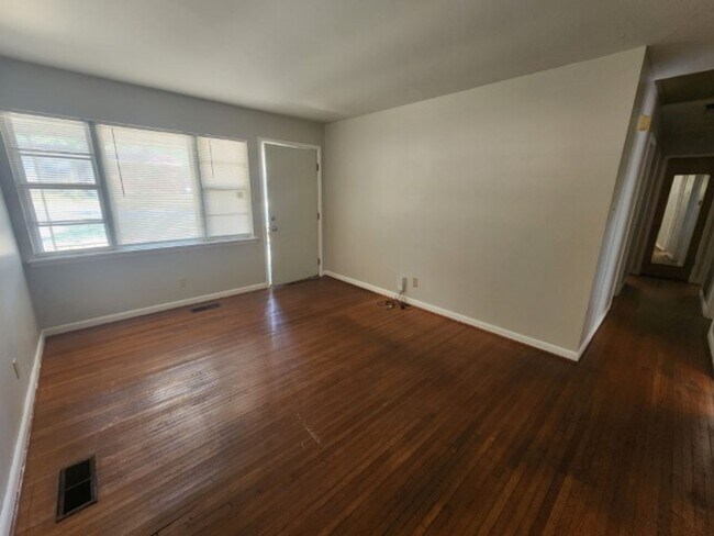 Building Photo - 7 Cliffwood Cir