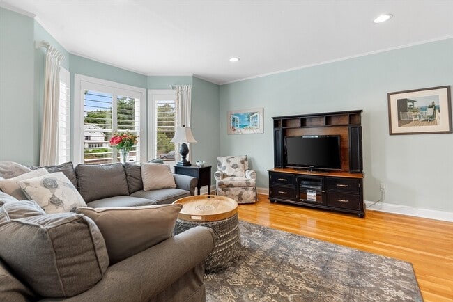 Building Photo - 46 Yale Ave