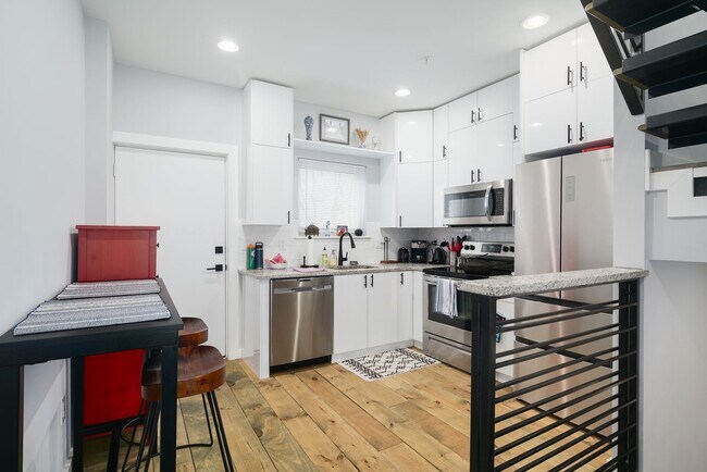 Foto del edificio - Four Bed Olde Kensington/Fishtown Home