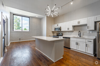 Interior Photo - 628 Madison Ave