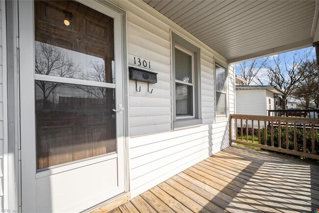 Foto del edificio - 3 BED, 2 BATH SINGLE FAMILY HOME