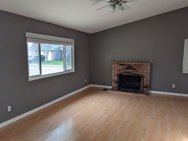 Building Photo - 908 Labrador Way