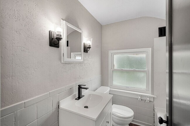 Foto del edificio - Stunning 2 bedroom home in Penn Avenue available August 1!