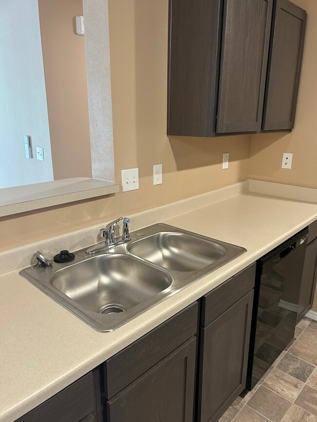 Building Photo - Samuelson Place Apartments