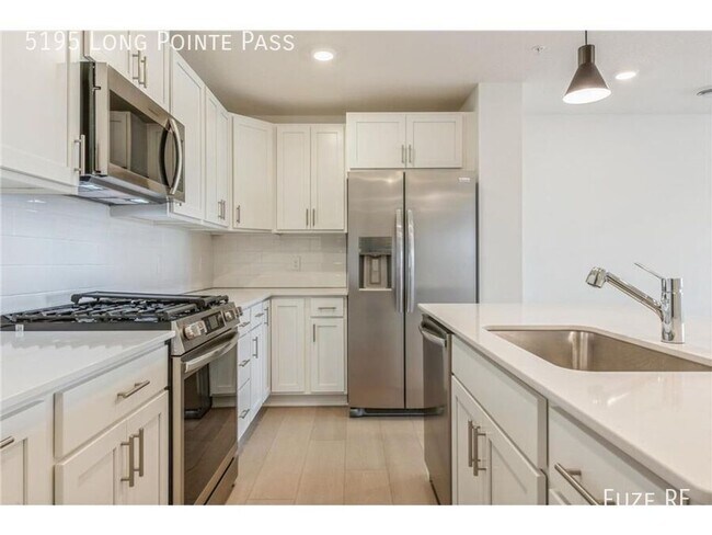 Foto del edificio - 5195 Long Pointe Pass