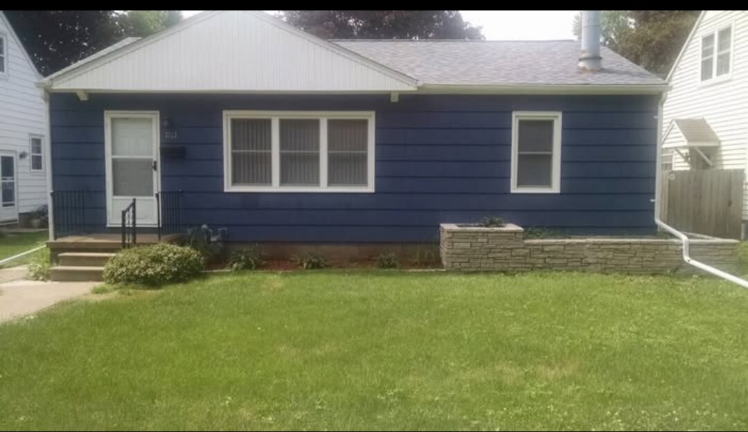 Primary Photo - 1117 Hall St