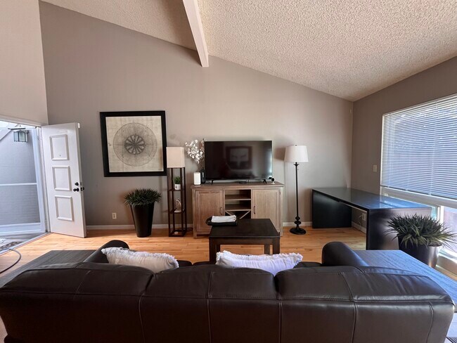 Sala de estar - 1369 Cherrywood Sq