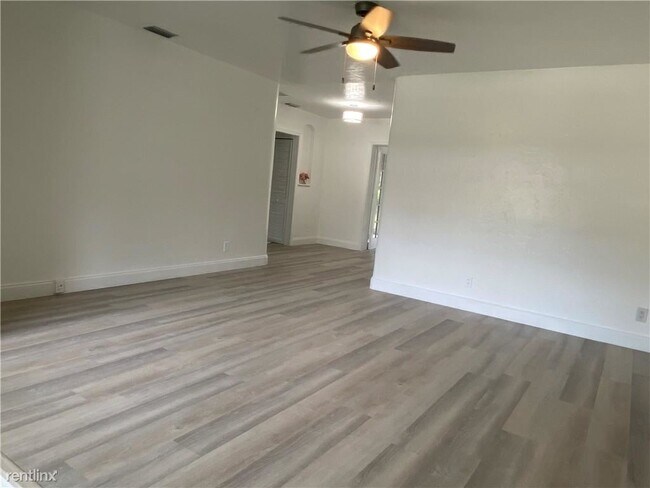 Foto del edificio - 2 br, 2 bath House - 1016 NE 4th St