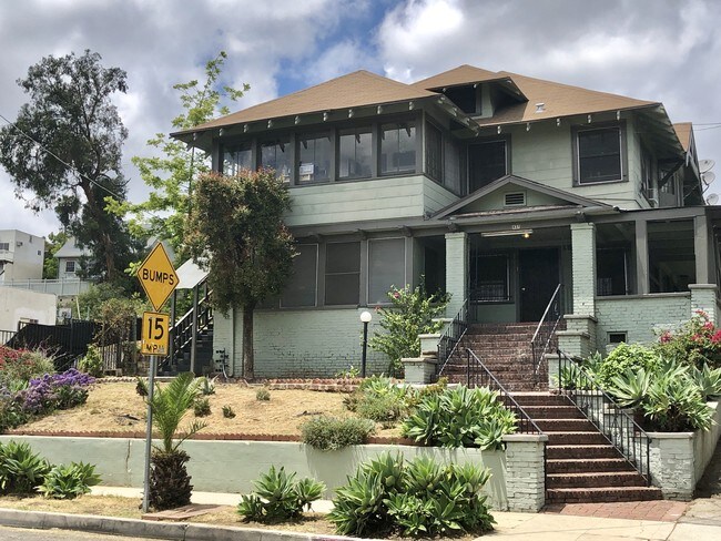 Foto del edificio - 937 N Benton Way