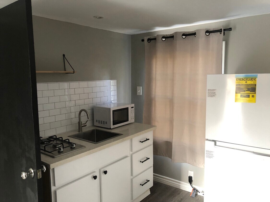 Kitchenette - 480 E McKinley Ave