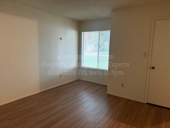 Building Photo - 3701 Colonial Dr