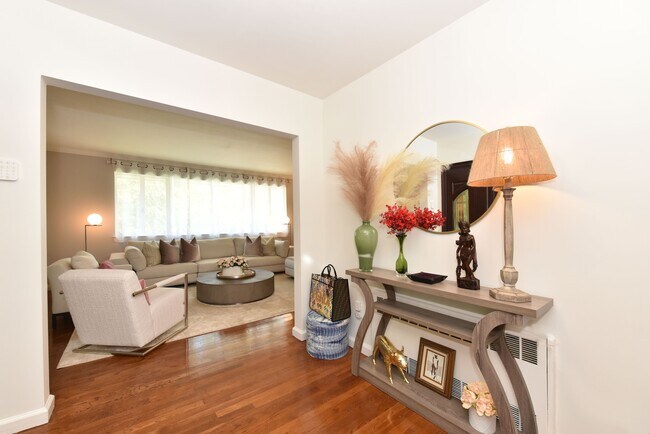 Foto del edificio - 202 Warwick Ave