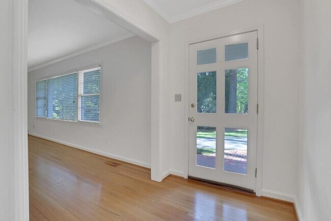 Foto del edificio - 611 Peachtree Battle Ave NW