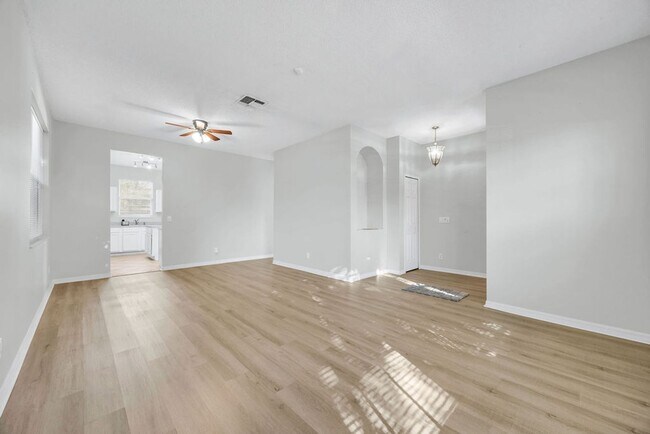 Building Photo - Nice 3/2.5 Home in East Orlando with 2-Car Garage