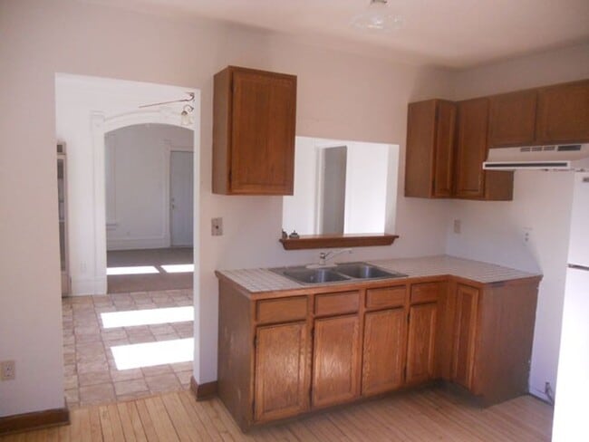 Building Photo - 205 Park St