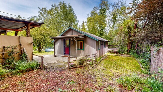 Foto del edificio - Adorable West County One Bedroom Cottage