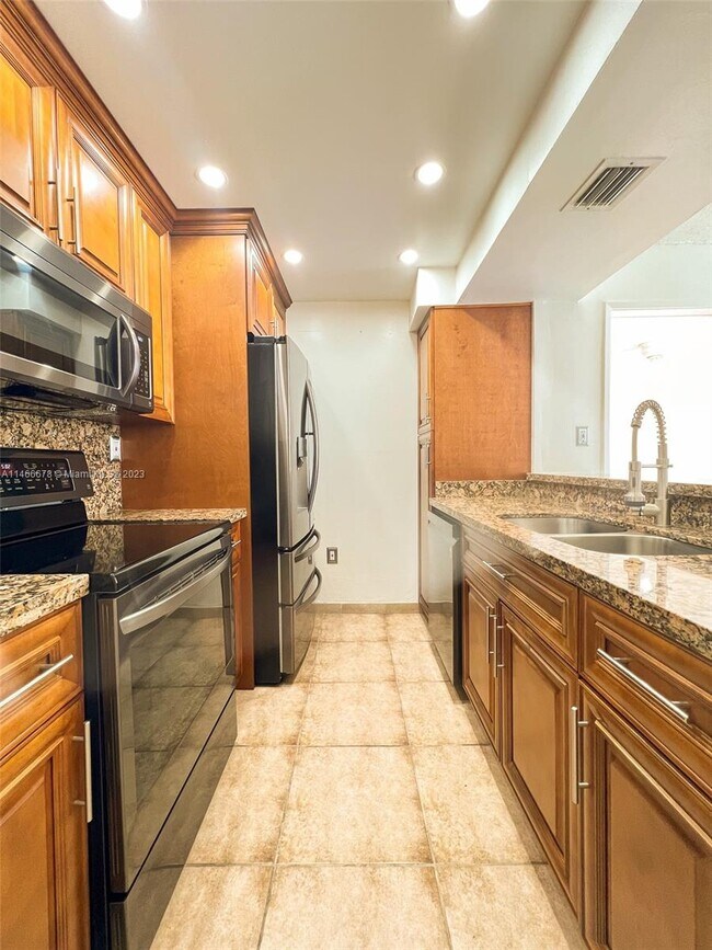 Foto del edificio - 7035 NW 186th St