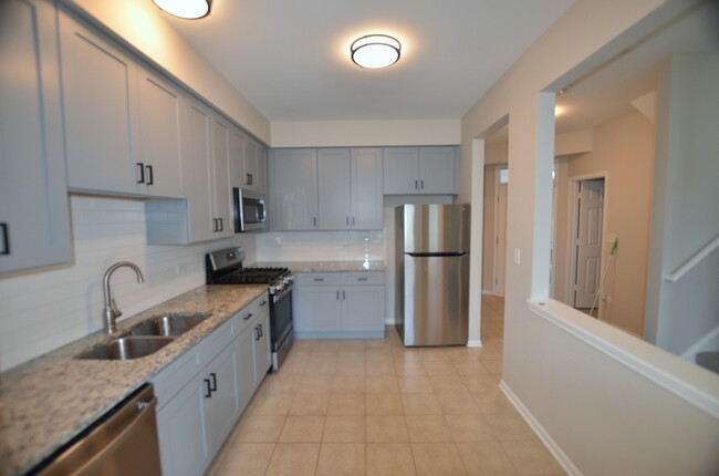 Building Photo - 2805 Vernal Ln