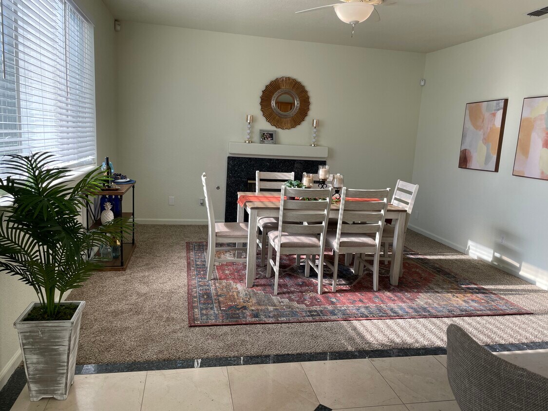 Foto principal - 5427 Brook Hollow Ct