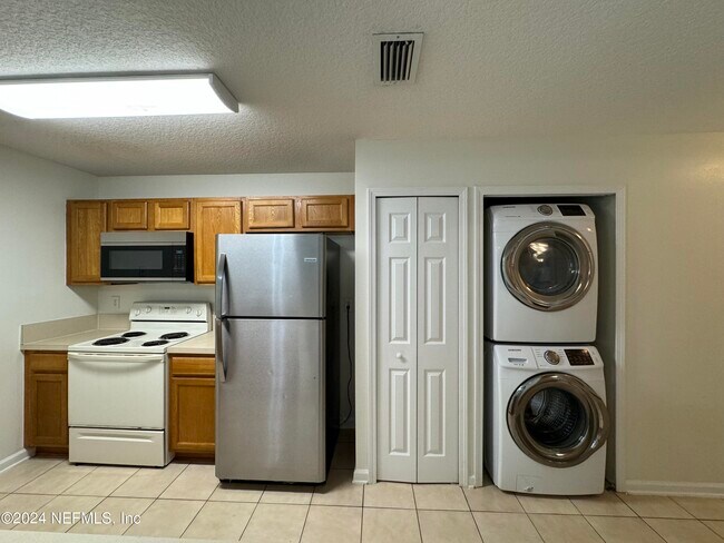Building Photo - 6087 Maggies Cir