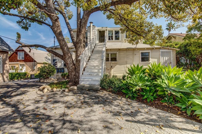 Building Photo - 807-811 N Harvard Blvd