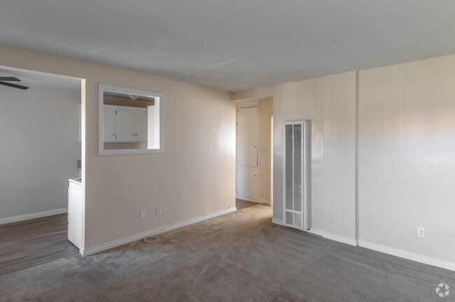 1BR, 1BA - 650SF - Ashtree Apartments