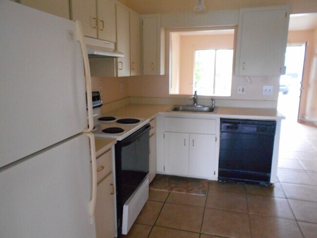 Building Photo - UCF Duplex