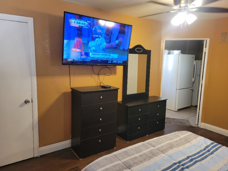 Foto del edificio - 405 Leonard Ave