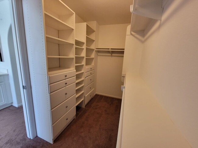 Building Photo - 973 Yosemite Dr