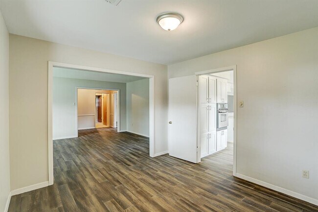 Building Photo - 5647 Lymbar Dr