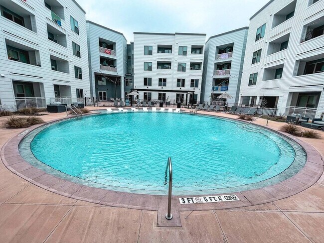 Pool - 1828 W Pensacola St