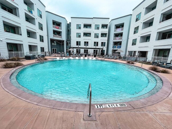 Pool - 1828 W Pensacola St