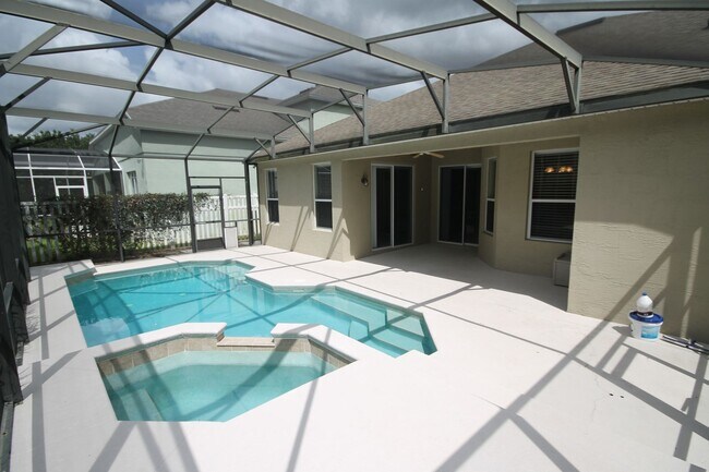 Foto del edificio - BEAUTIFUL 4 Bedroom 2 Bath Pool Home in Or...