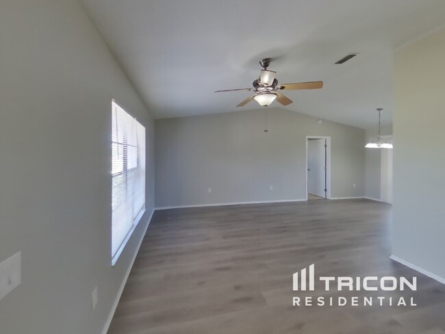 Building Photo - 3026 Aldoro Ave