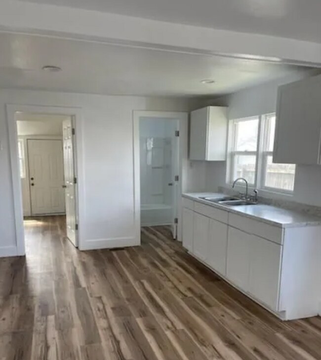 Foto del edificio - Spacious One Bedroom Duplex located near S...