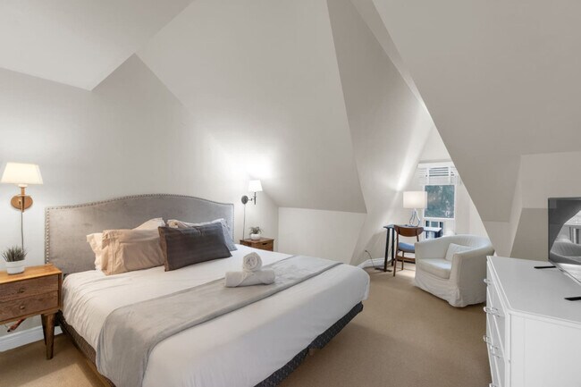 Building Photo - 53 Gloucester St