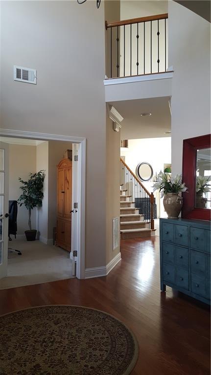 Building Photo - 2045 Manor View