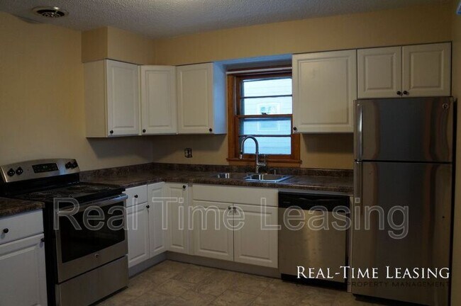 Building Photo - 311 W 74th St