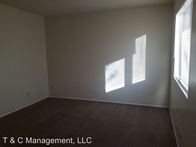 Building Photo - 3200 Lafayette Dr NE