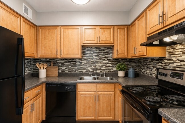 Building Photo - Mallards Landing Apartment Home