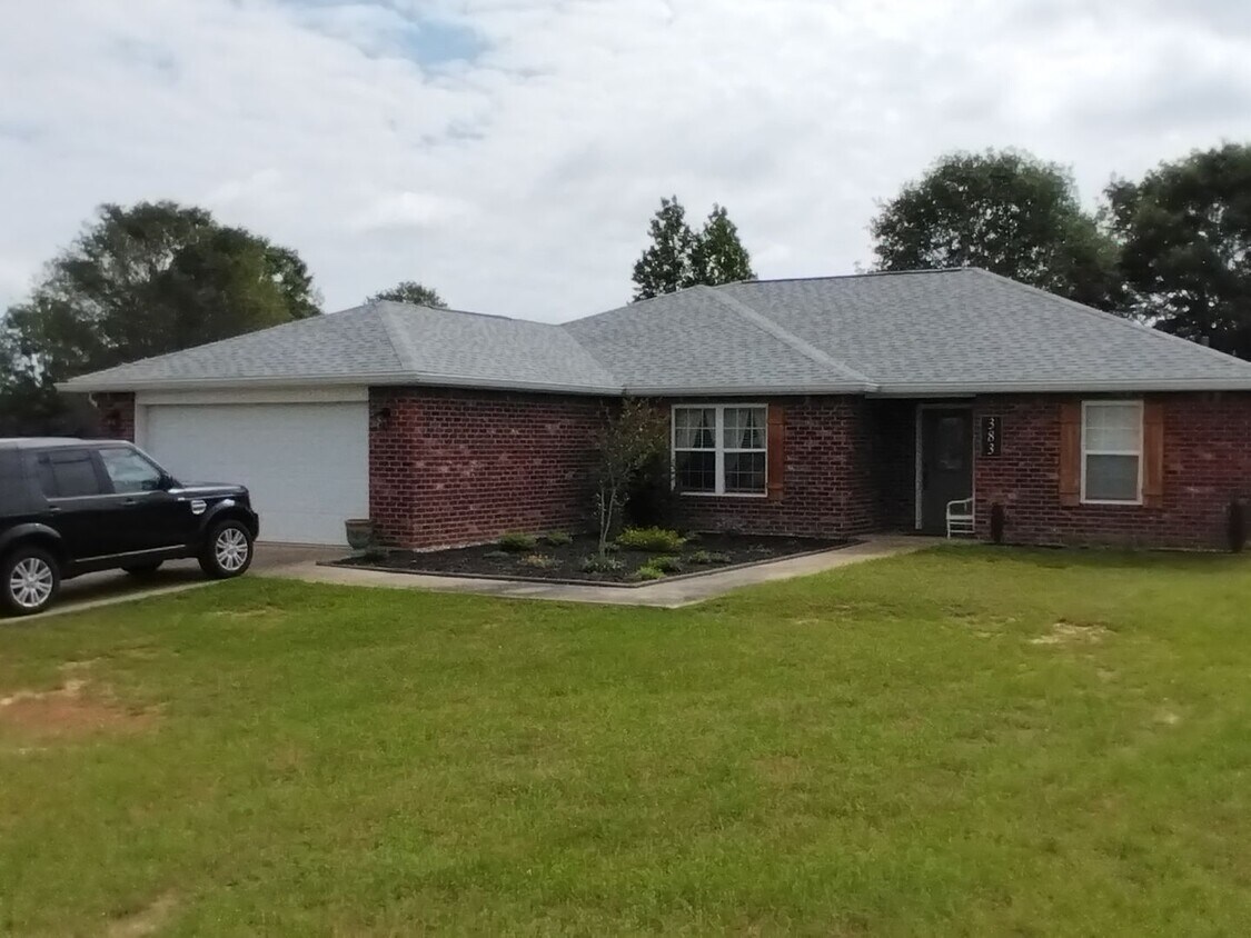 Foto principal - 383 Butler Rd