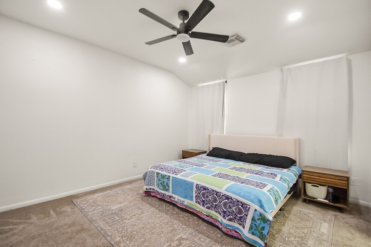 Foto del edificio - 6853 Arbor Hollow Ln