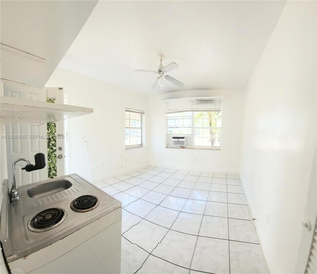 Foto del edificio - 235 NE 77th St