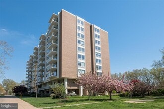 Building Photo - 1425 4th St SW