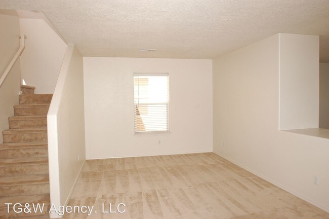 Foto del edificio - 6208 Picture Rock Pl NW