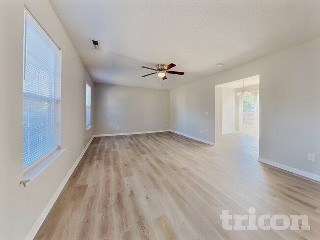 Foto del edificio - 2807 Green Crest Ct