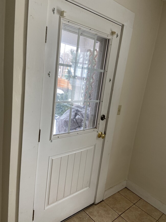 Building Photo - 344 Malverne Dr