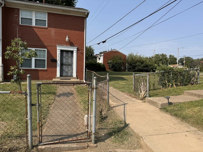 Building Photo - 3405 Chauncey Ave