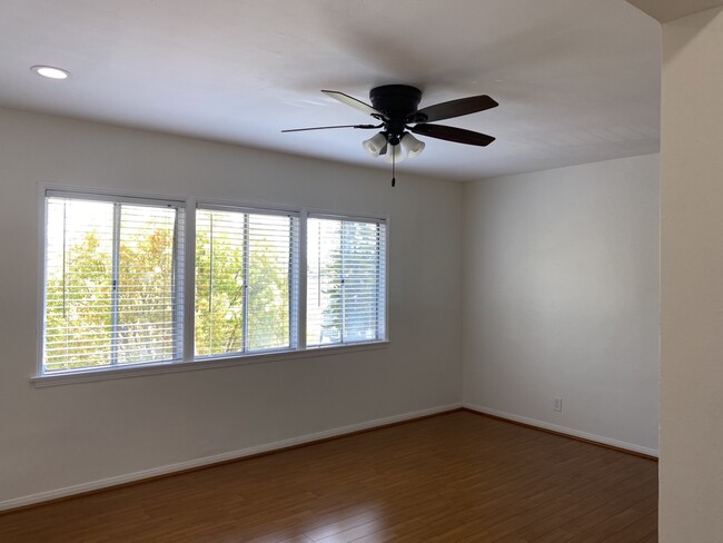 Living Room - 1830 W Glenoaks Blvd