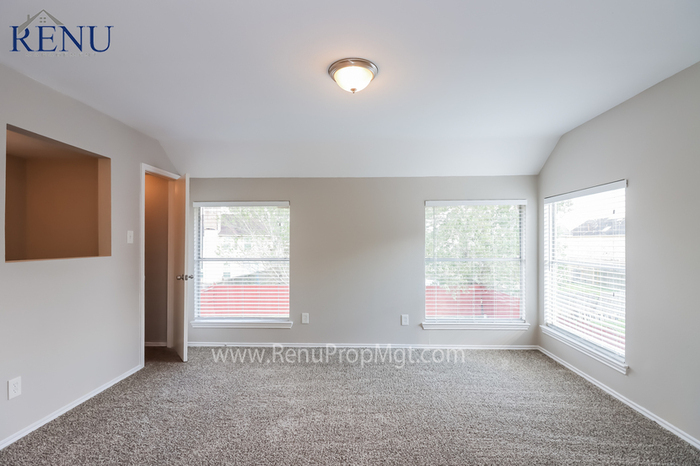Building Photo - 16335 Tiburon Way